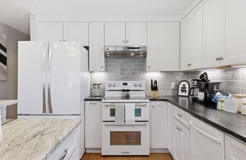 Quinton House | Fairway Farmhouse | Stay & Play Disc Golf Course!