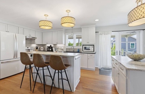 Quinton House | Fairway Farmhouse | Stay & Play Disc Golf Course!