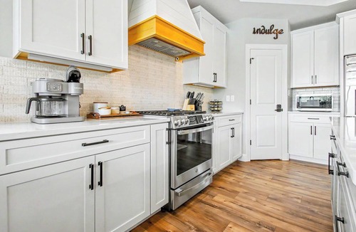 Hidden Springs House | Fall Special! 15% off 4+ nights Knot Working | Lakefront Lux| Sleeps 14 | Dock