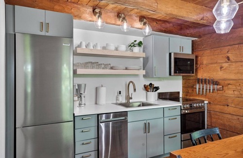 Rileyville Cabin | Falling Leaf Cabin Rustic Charm With Modern Decor! Newly Renovated Kitchen!