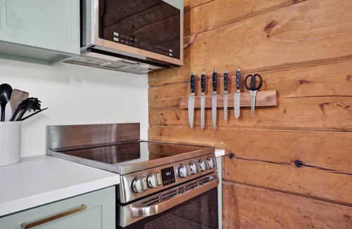 Rileyville Cabin | Falling Leaf Cabin Rustic Charm With Modern Decor! Newly Renovated Kitchen!