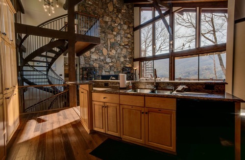 Burnsville House | Falling Water Lodge | Gorgeous 5BR Mountaintop Lodge