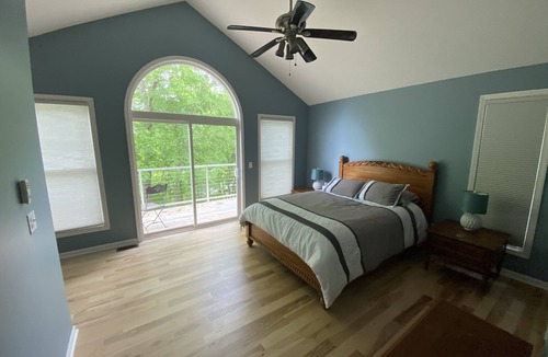 Se Ree House | Falls of Rough Home with a View