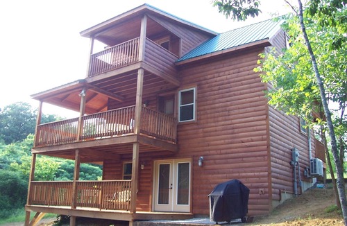 Mammoth Cave Cabin | Family Adventure Cabin in Mammoth Cave Country - Hot Tub - Disc Golf - Sleeps 8
