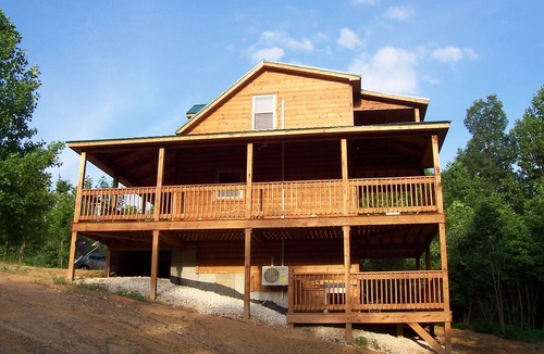 Mammoth Cave Cabin | Family Adventure Cabin in Mammoth Cave Country - Hot Tub - Disc Golf - Sleeps 8