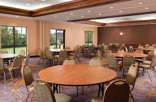 Gastonia House | Family City Break in North Carolina! 3 Contemporary Units! Indoor Pool, Parking