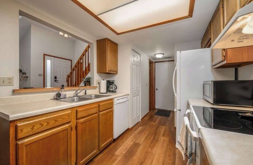Fort Wayne House | Family-Friendly 2BR Condo w/Private Garage - Minutes from Zoo & Downtown