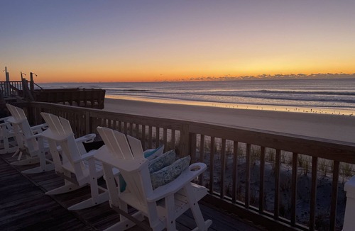 Surf City Cottage | Family Friendly 3 Bedroom Ocean Front Cottage in the heart of Surf City☀️☀️☀️🏖️🏖️🏖️🏄