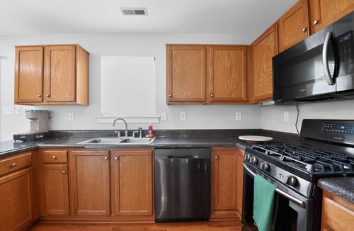 Ampthill House | Family-Friendly 3BR Retreat Near downtown Richmond