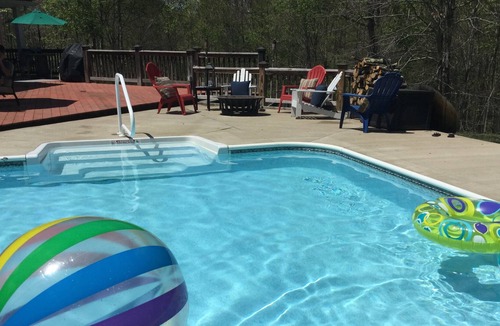 Fayetteville House | Family friendly home in heart of The New RIver Gorge. Pool. Pool close Oct-May1.