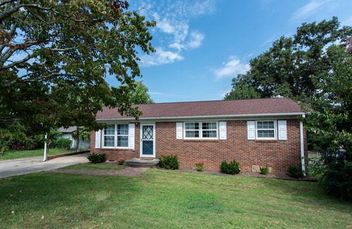 Travelers Rest House | Family friendly home w/fenced in backyard. Pet Friendly