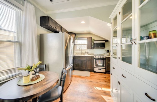 Zanoni Apartment | Family-Friendly Main St Gloucester Apt w/Balcony!