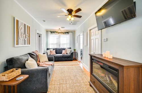 Zanoni Apartment | Family-Friendly Main St Gloucester Apt w/Balcony!