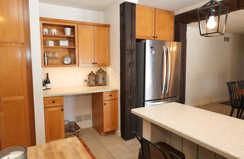 La Porte House | Family Friendly Retreat, sleeps 12+, full basketball court, Large inground pool