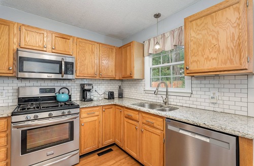 Durham House | Family Friendly Retreat in RDU with all the convenience - 3 Bd/2.5 Ba