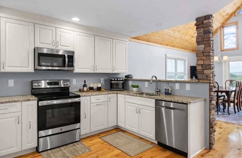 Maynardville House | Family Fun at Norris Lake: Views & Firepit