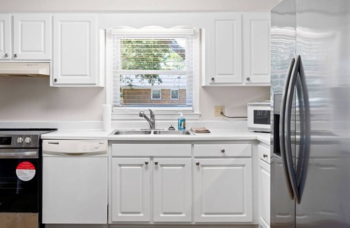Wilmington Villa | Family Fun w/Games + Hot Tub | Beach & Downtown