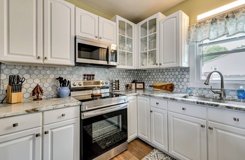 Brownsville House | Family Home in Heart of Brownsville: Walk to River