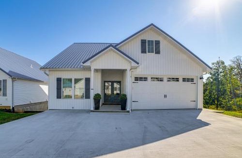 Grand Rivers House | Family Home w/Lake View From Back Deck