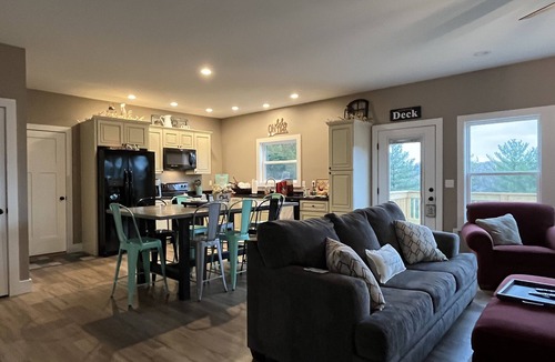 Bronston House | FAMILY LAKE ESCAPE AWAITS. Walk to Boat Ramp. Sleeps 12, with plenty of parking