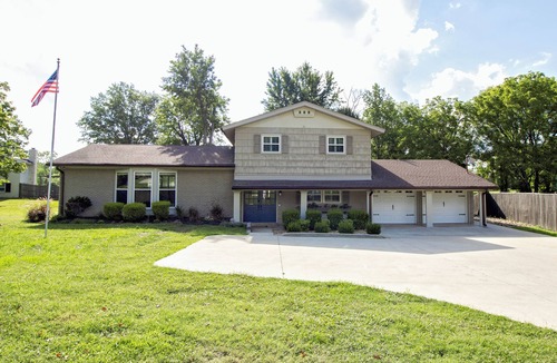 Hendersonville House | Family Lakefront Retreat with Kayaks + SUP’s + Firepit just 30 mins to Nashville