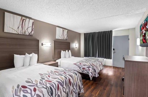 Sandston Hotel | Family-Ready 2 Bed Stay Near Airport & Richmond Activity Zones | Free Parking