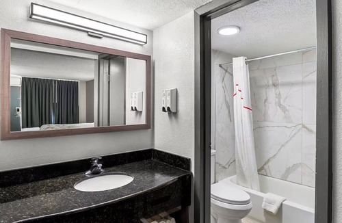 Sandston Hotel | Family-Ready 2 Bed Stay Near Airport & Richmond Activity Zones | Free Parking