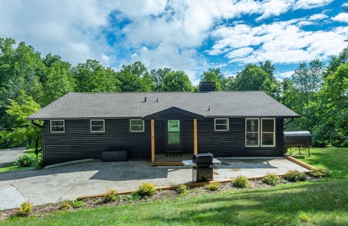 Waynesville House | Family Retreat, Fire Pit, Grill, and 4.5 Acres!