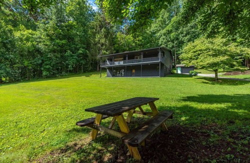 Waynesville House | Family Retreat, Fire Pit, Grill, and 4.5 Acres!
