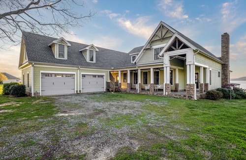 Centre House | Family Retreat ~ Waterfront Luxury Home Sleeps 26 Comfortably