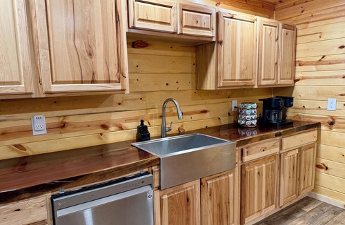 Stanton Cabin | Family Sized Cabin Near RRG Hiking Trails + Hot Tub - Sleeps 9