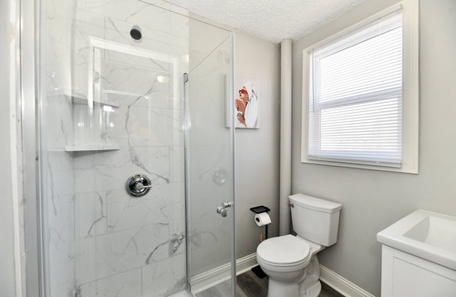 Near Eastside House | Fantastic 4-bedroom house with AC in vibrant Indianapolis