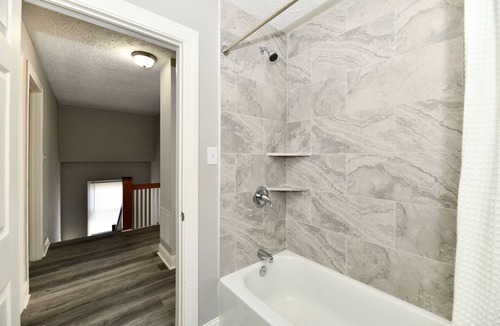 Near Eastside House | Fantastic 4-bedroom house with AC in vibrant Indianapolis