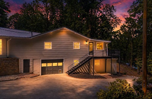 Gainesville House | Fantastic 6 bedroom house with Deep water on Lake Lanier