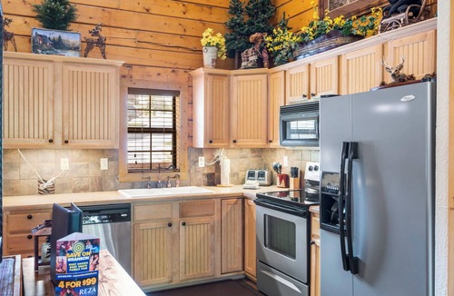 Branson Theater District Cabin | Fantastic Cabin Close to Branson Entertainment- Golf & Ticket Discounts!