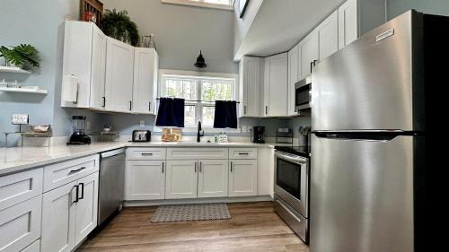Tracy City House | Fantastic Cozy Cottage Nestled Amidst Trees in Tracy City, Tennessee