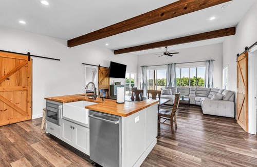 Millbrook House | Farm Stay w/Pool, Animals & Privacy Near Town – Pet Friendly