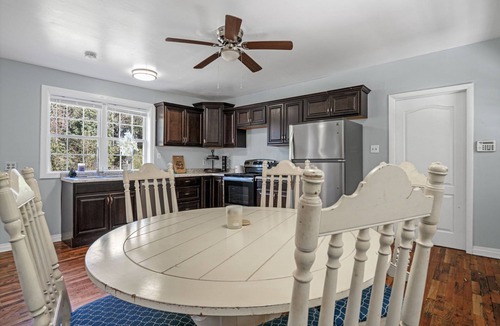 Dalbys Apartment | Farmhouse Sunset | Renovated Duplex - A Boater
