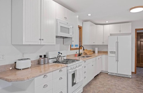 Zoe House | Fels Haus- Hot Tub, WiFi, Gas Grill, located on Cliffview Resort