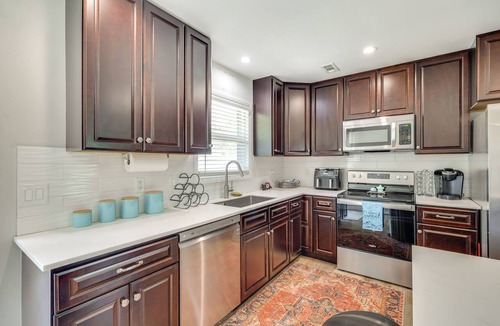 Myrtle Grove Cottage | Fenced Yard! Family Getaway 6 Mi to Carolina Beach