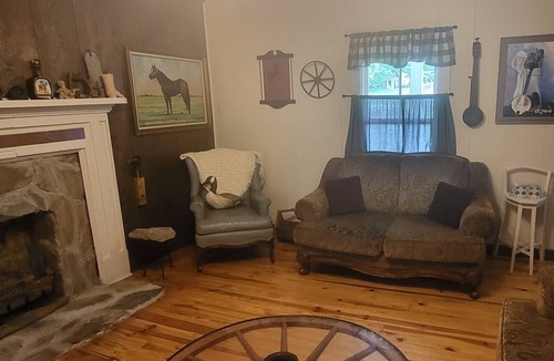 Galax House | Fiddlers Farmhouse New River Trail, Mountains, hiking, Biking, Galax, Fries