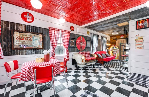 Llano House | Fifties Diner-Style Llano Home w/Shared Fire Pit