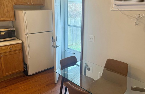 Marion Apartment | Find comfort in this cozy, recently updated apartment. Featuring two bedrooms, a full kitchen with oak cabinets, and a generous living space. It's designed for easy living with a ranch-style, step-up entry. Located in a peaceful neighborhood.