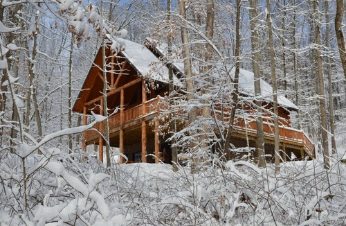 Warsaw Cabin | Find peace, tranquility and nature—secluded cabin on 42 acres with fishing pond