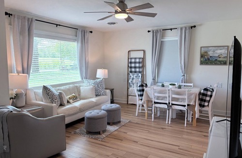 Crossville House | Finely appointed 3-bedroom farmhouse with AC in charming Pleasant Hill