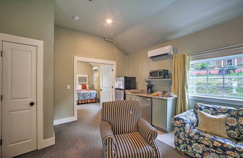 Downtown Branson Cottage | Fire Pit Access: Cozy Dtwn Branson Cottage!