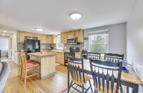 Eagle Rock Cabin | Fire Pit + Patio: Creekside Cabin in Eagle Rock!