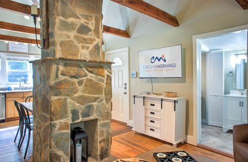 Asheville Cabin | Firefly Cottage | Pet-Friendly, Fire Pit, 8 Mins to DT AVL + Biltmore Pass