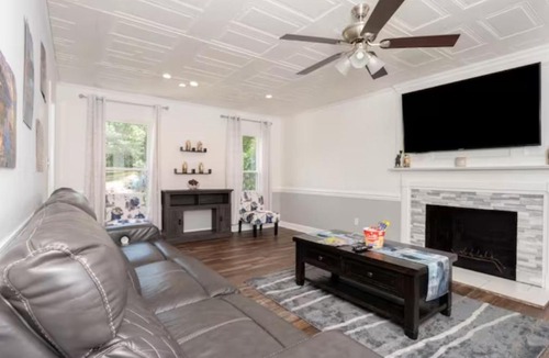 Kernersville House | Firepit Games Grill Hot Tub Arcade & King Bed