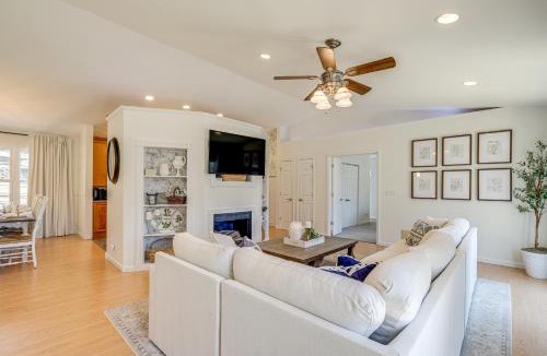 Westlake Corner House | Fish, Boat & Hike: Lakefront Home w/Game Room!
